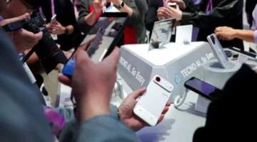 تكنو الصينية تستعرض مفهوم الهواتف التركيبية المبتكرة خلال مشاركتها في مؤتمر برشلونة